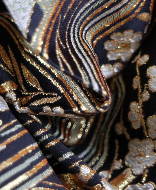 男性用袴単品レンタル(成人式・結婚式・卒業式)黒・金の流水と花、色紙[身長175cm]No.651